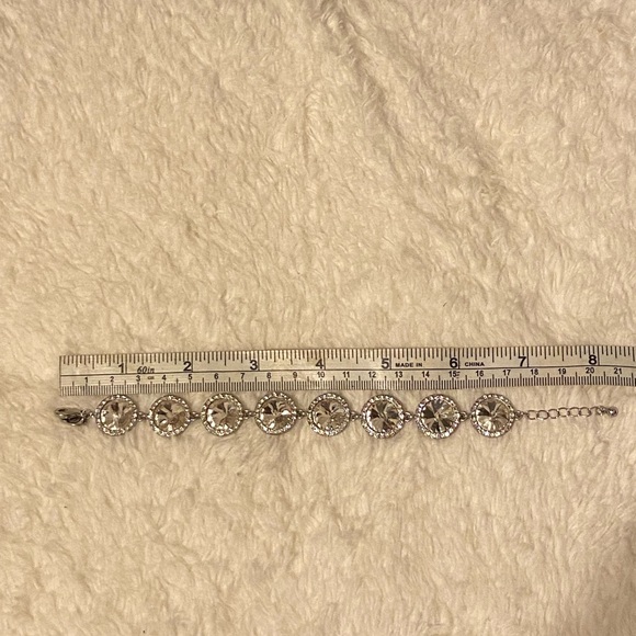 Austrian Crystal Bracelet Silvertone - Picture 4 of 5